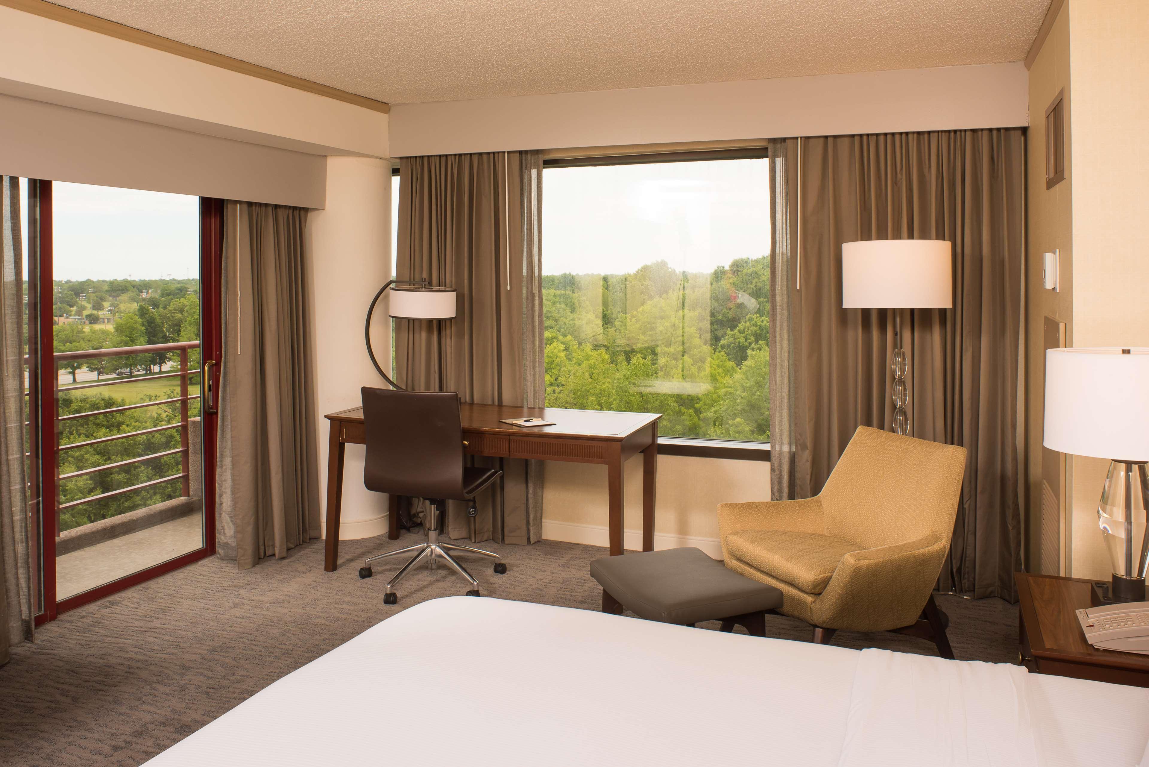 Doubletree By Hilton Tulsa At Warren Place Eksteriør billede