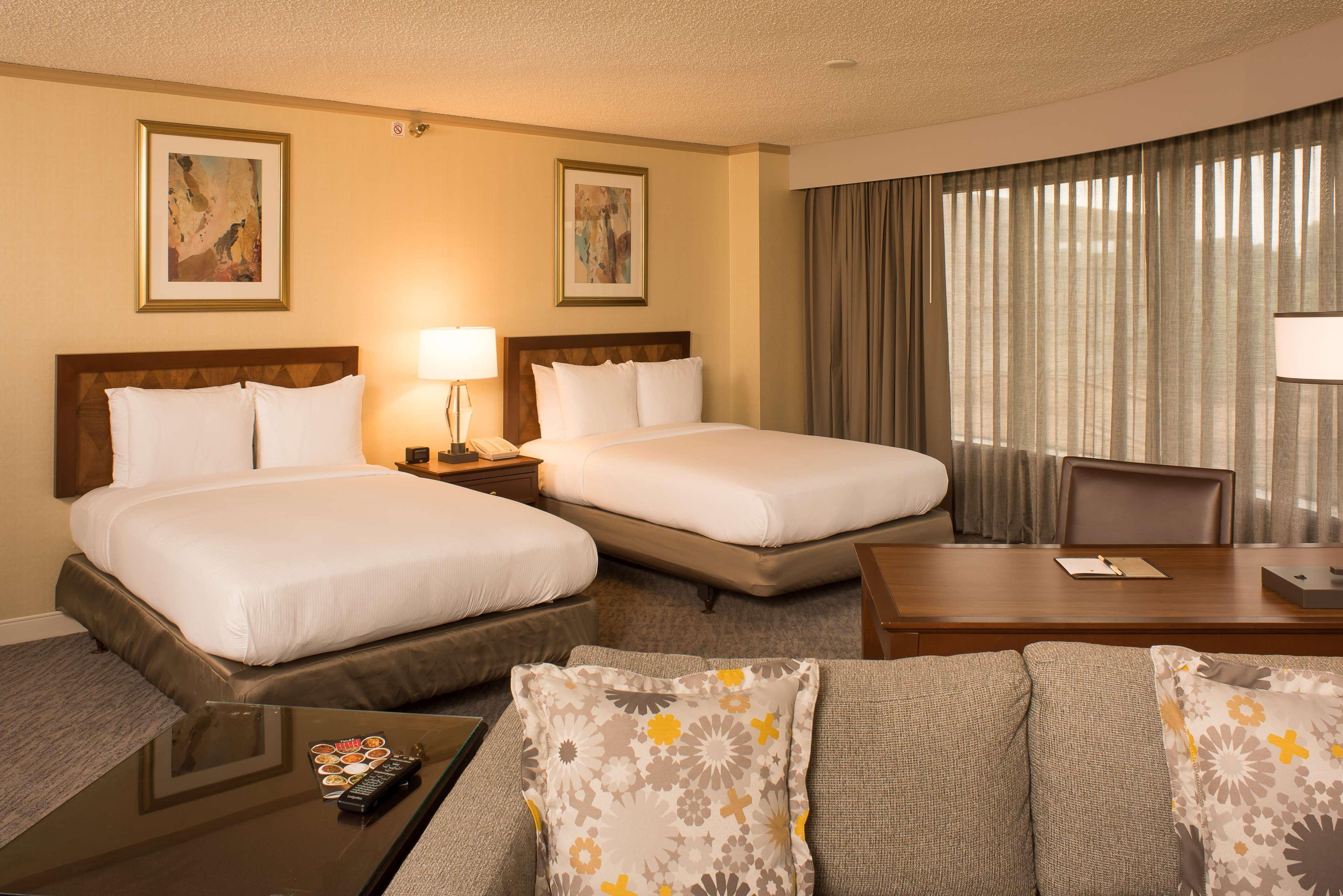 Doubletree By Hilton Tulsa At Warren Place Eksteriør billede