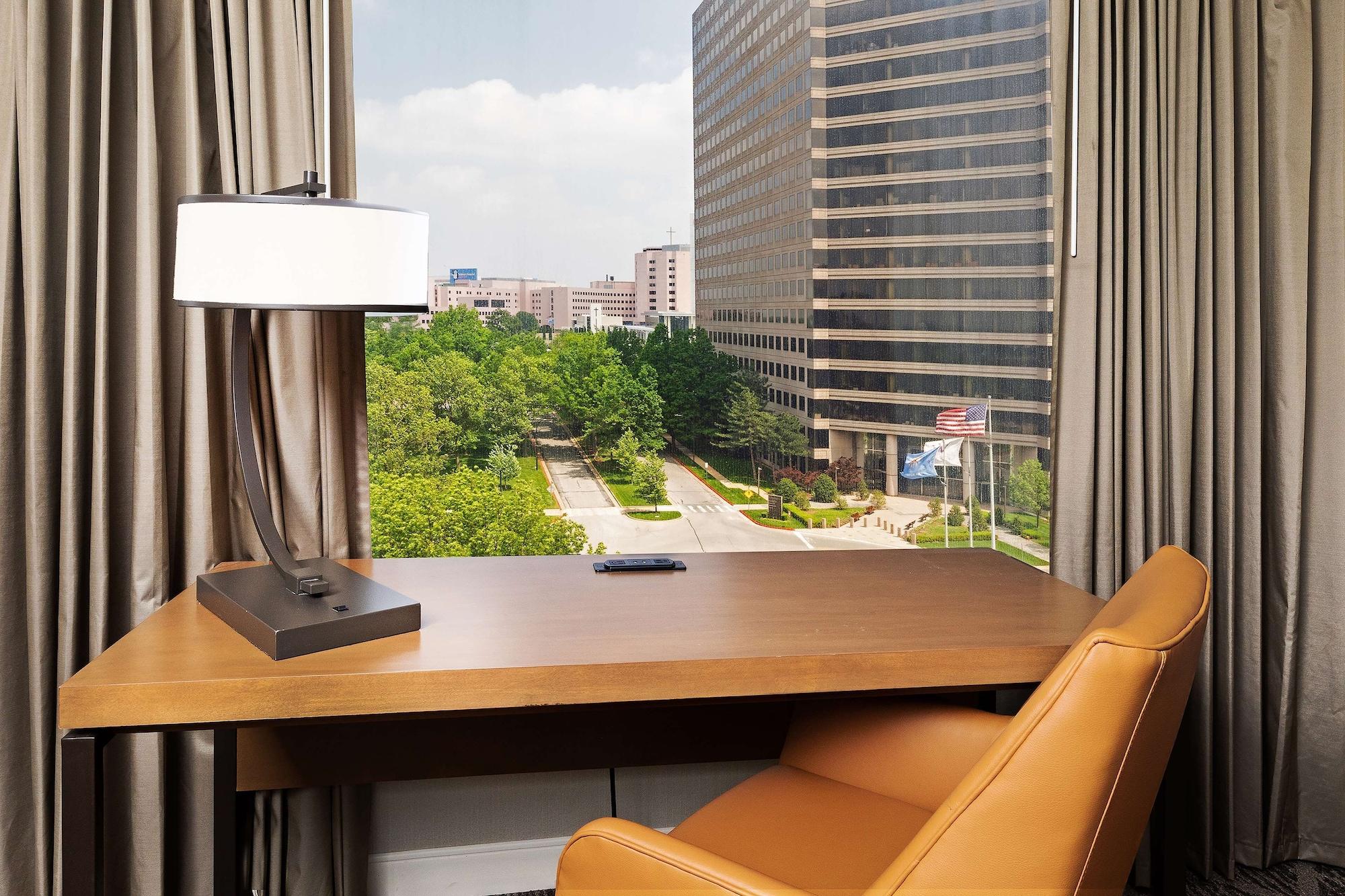 Doubletree By Hilton Tulsa At Warren Place Eksteriør billede