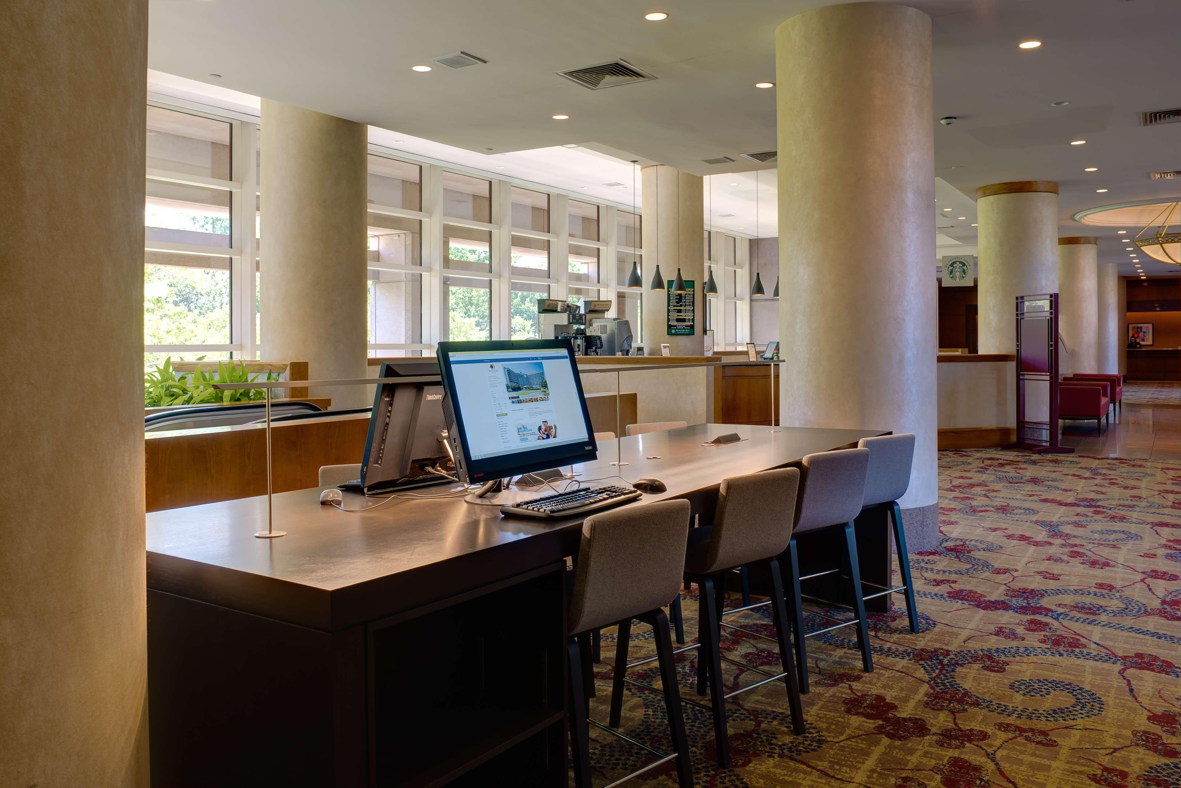 Doubletree By Hilton Tulsa At Warren Place Eksteriør billede
