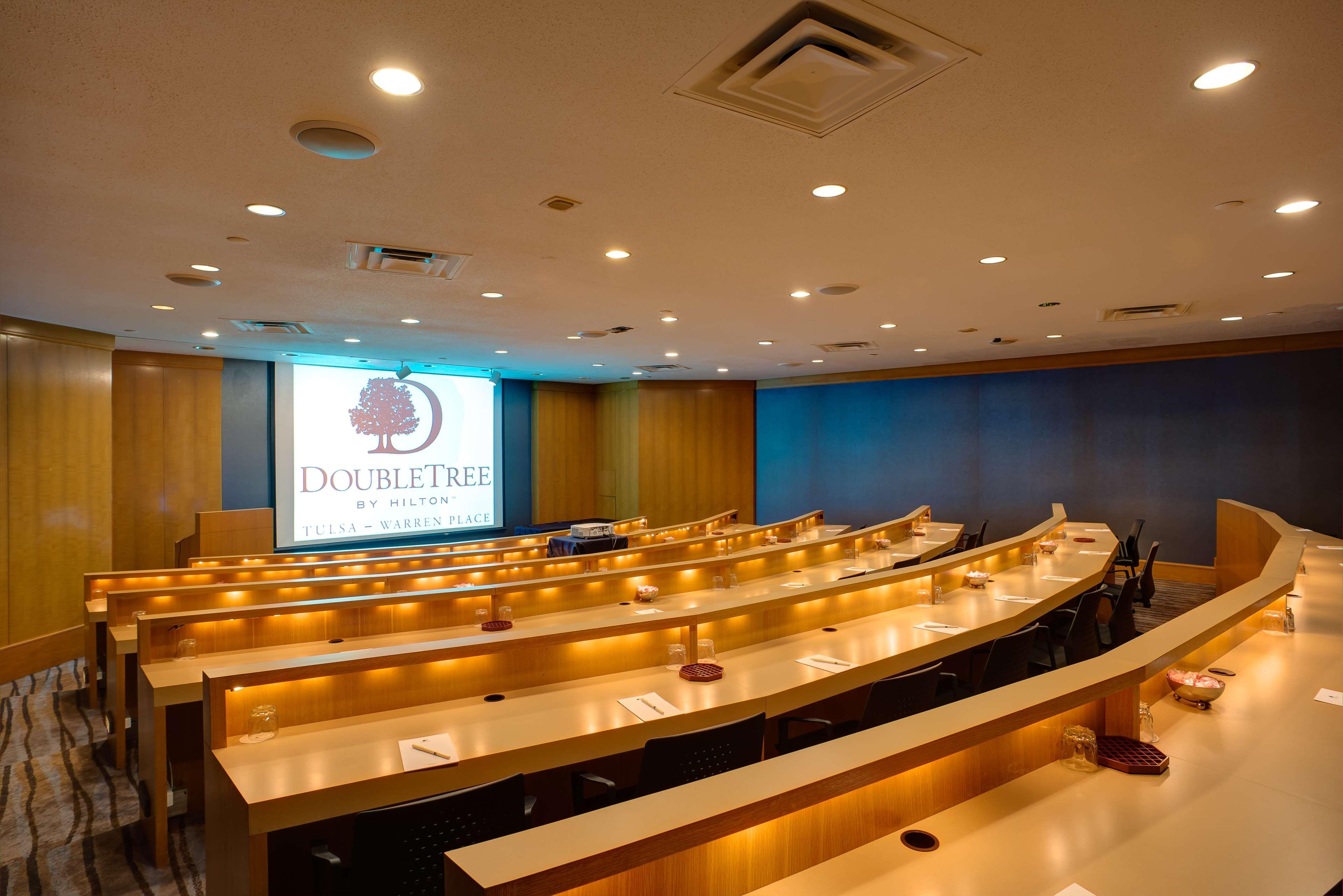 Doubletree By Hilton Tulsa At Warren Place Eksteriør billede