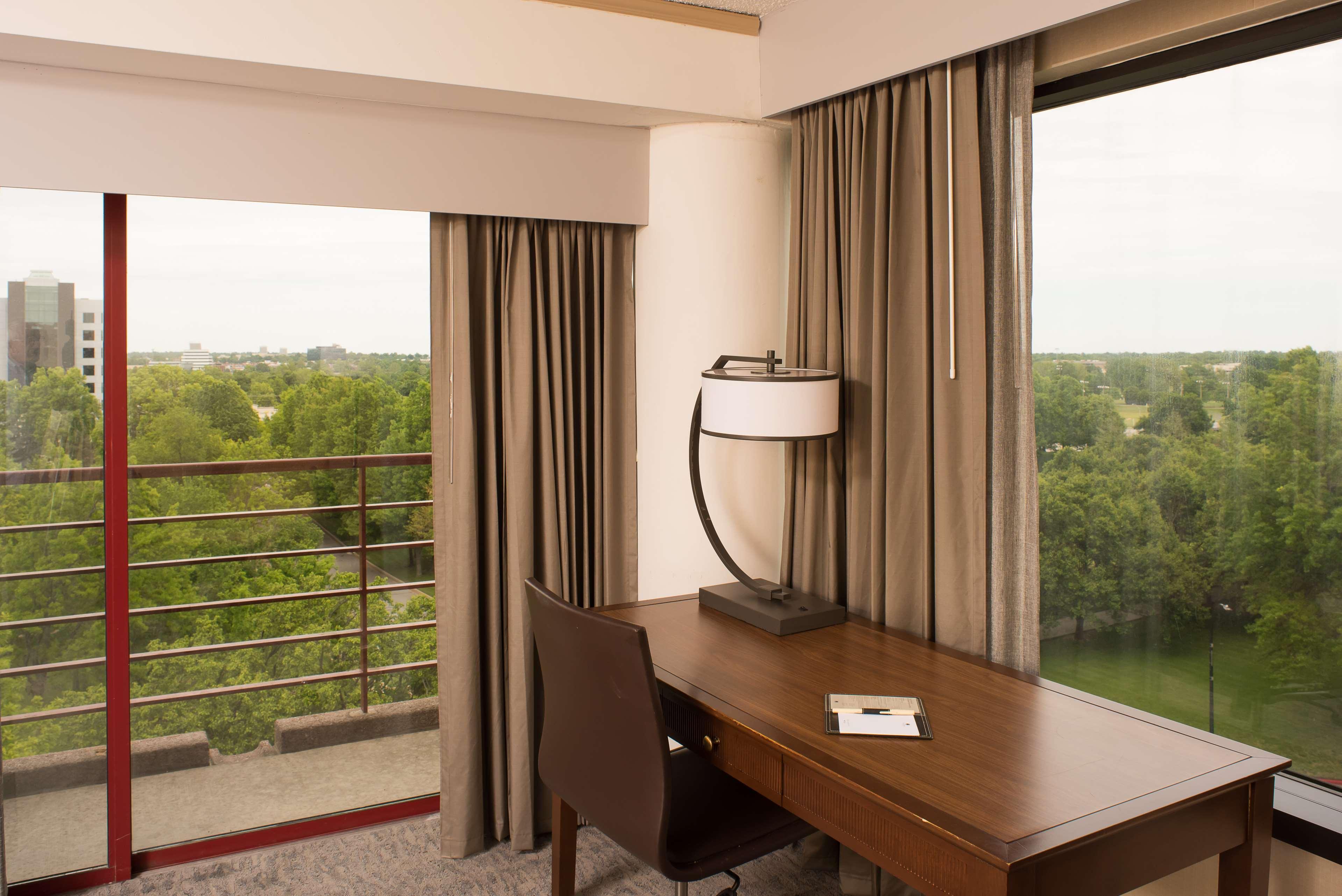 Doubletree By Hilton Tulsa At Warren Place Eksteriør billede