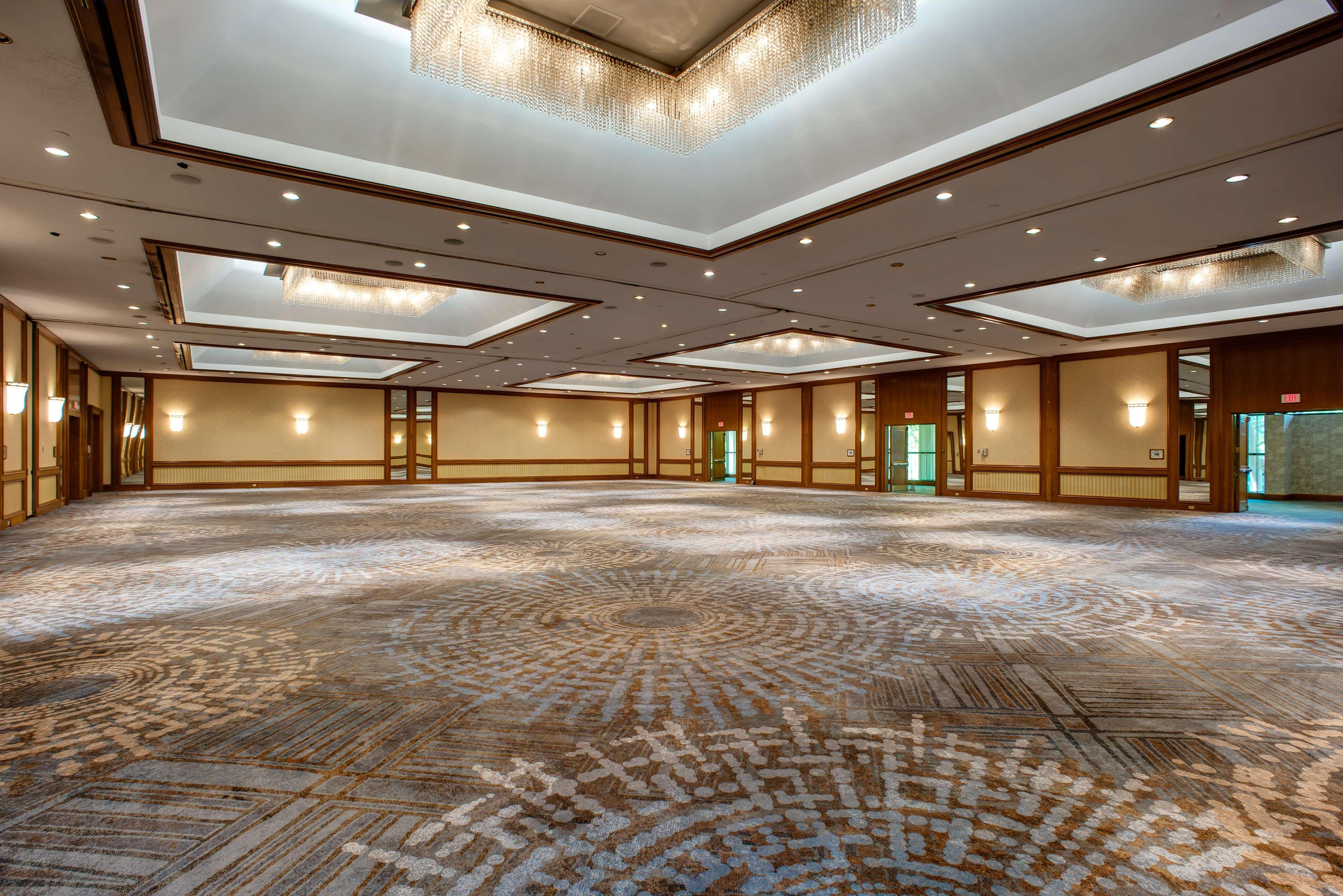 Doubletree By Hilton Tulsa At Warren Place Eksteriør billede