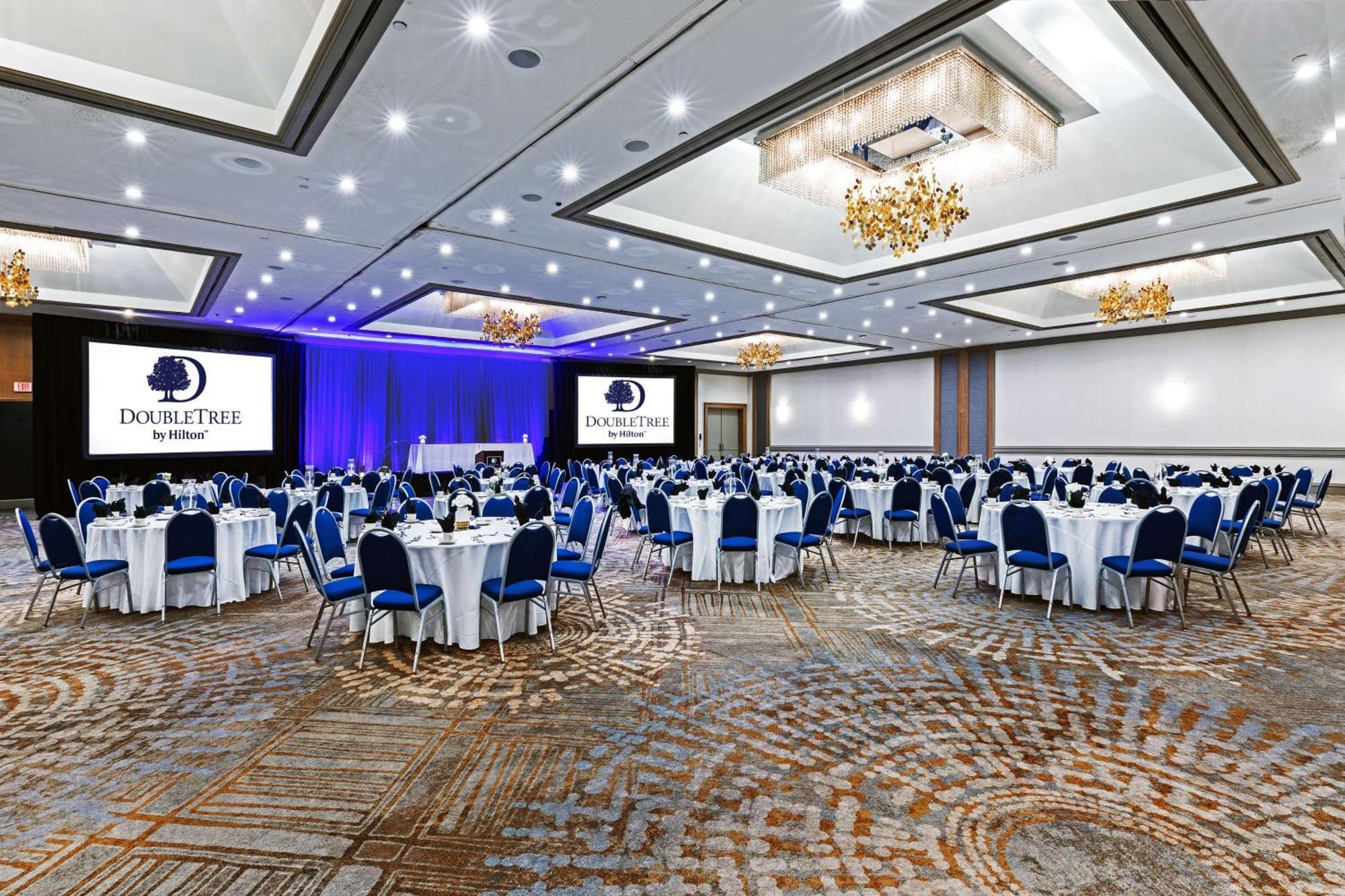 Doubletree By Hilton Tulsa At Warren Place Eksteriør billede