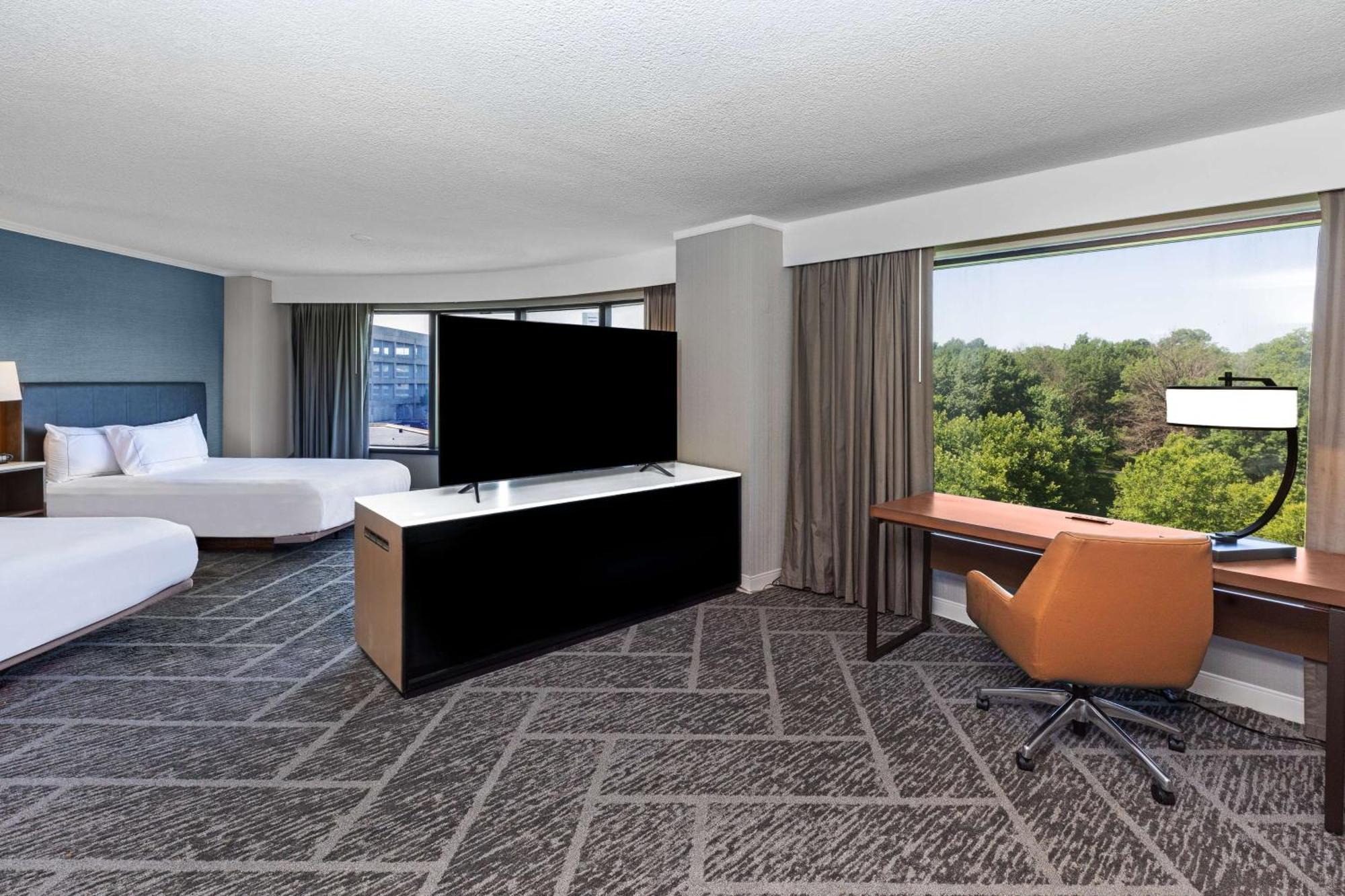 Doubletree By Hilton Tulsa At Warren Place Eksteriør billede