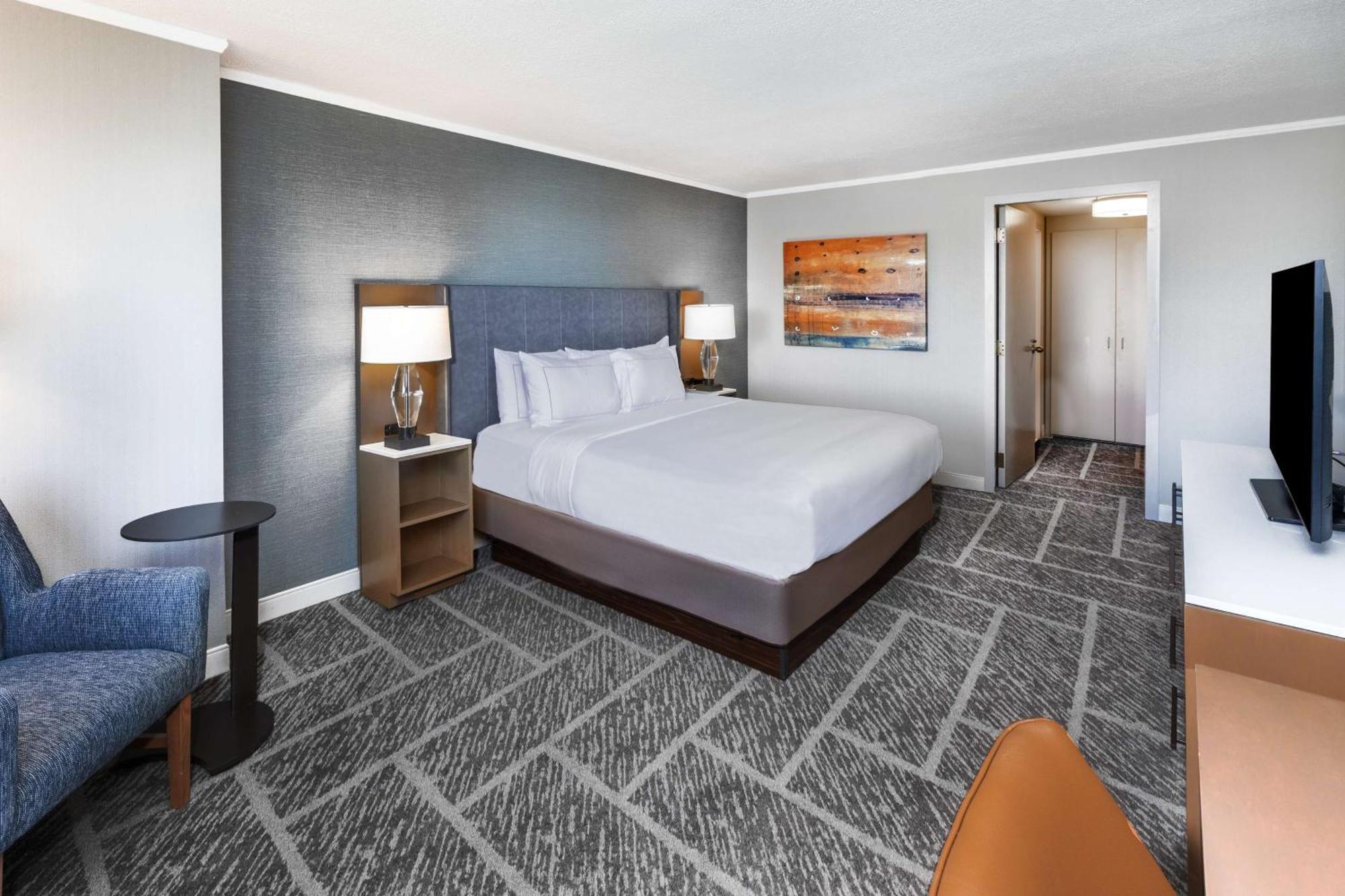 Doubletree By Hilton Tulsa At Warren Place Eksteriør billede