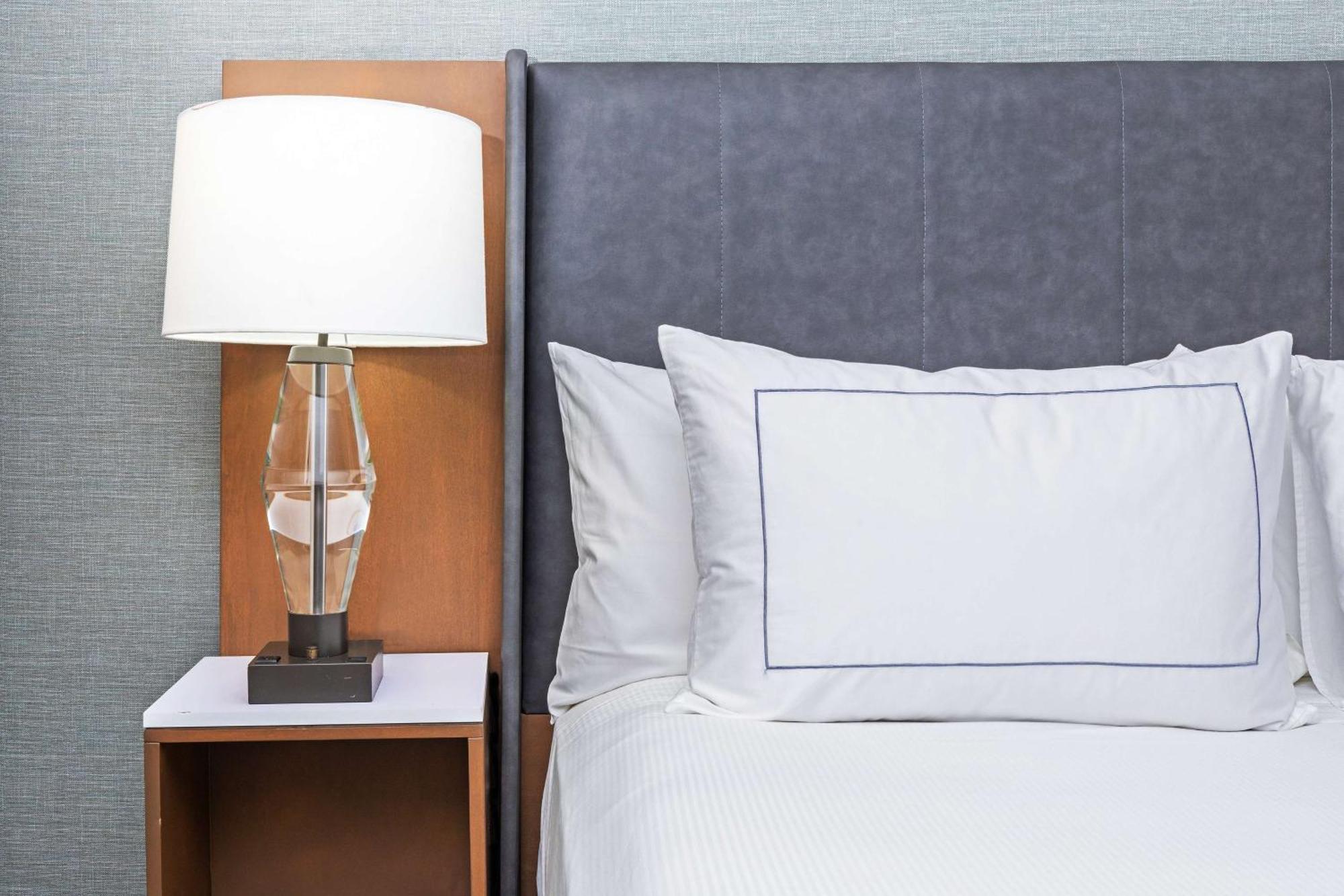 Doubletree By Hilton Tulsa At Warren Place Eksteriør billede