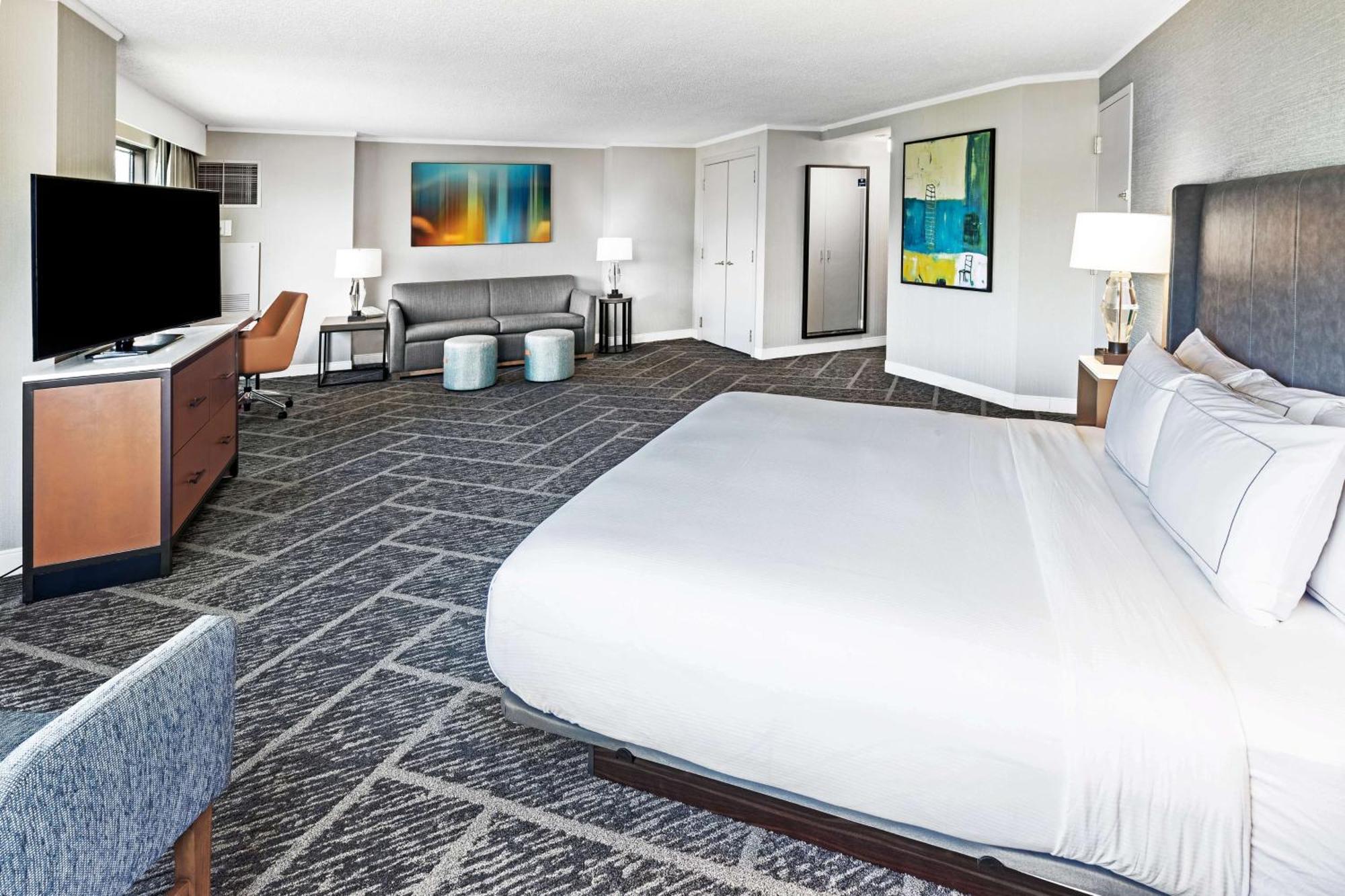 Doubletree By Hilton Tulsa At Warren Place Eksteriør billede