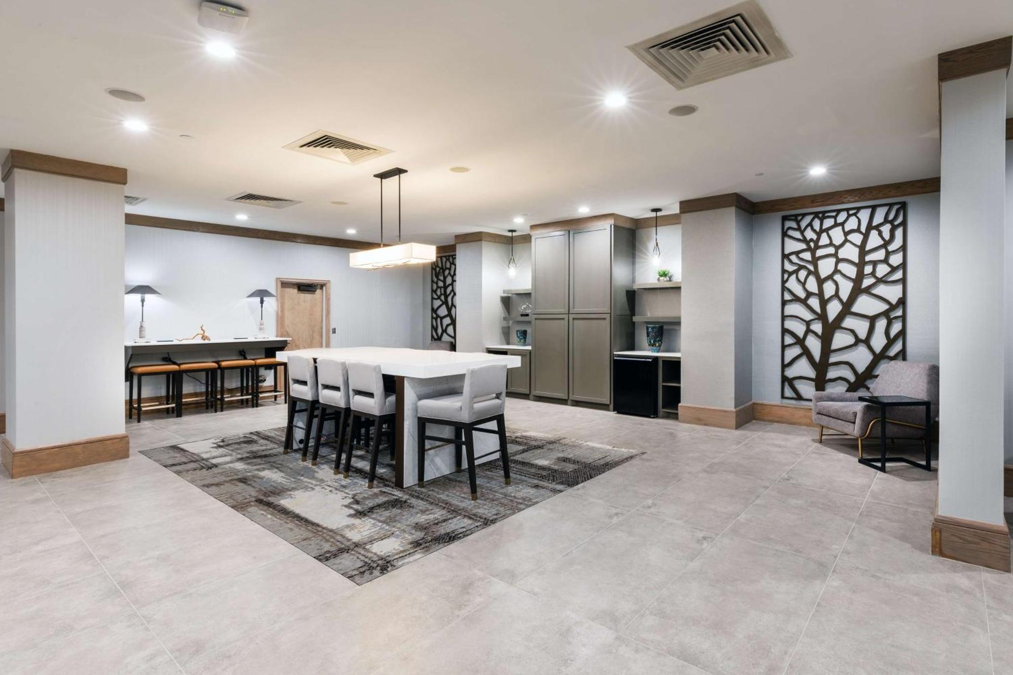 Doubletree By Hilton Tulsa At Warren Place Eksteriør billede