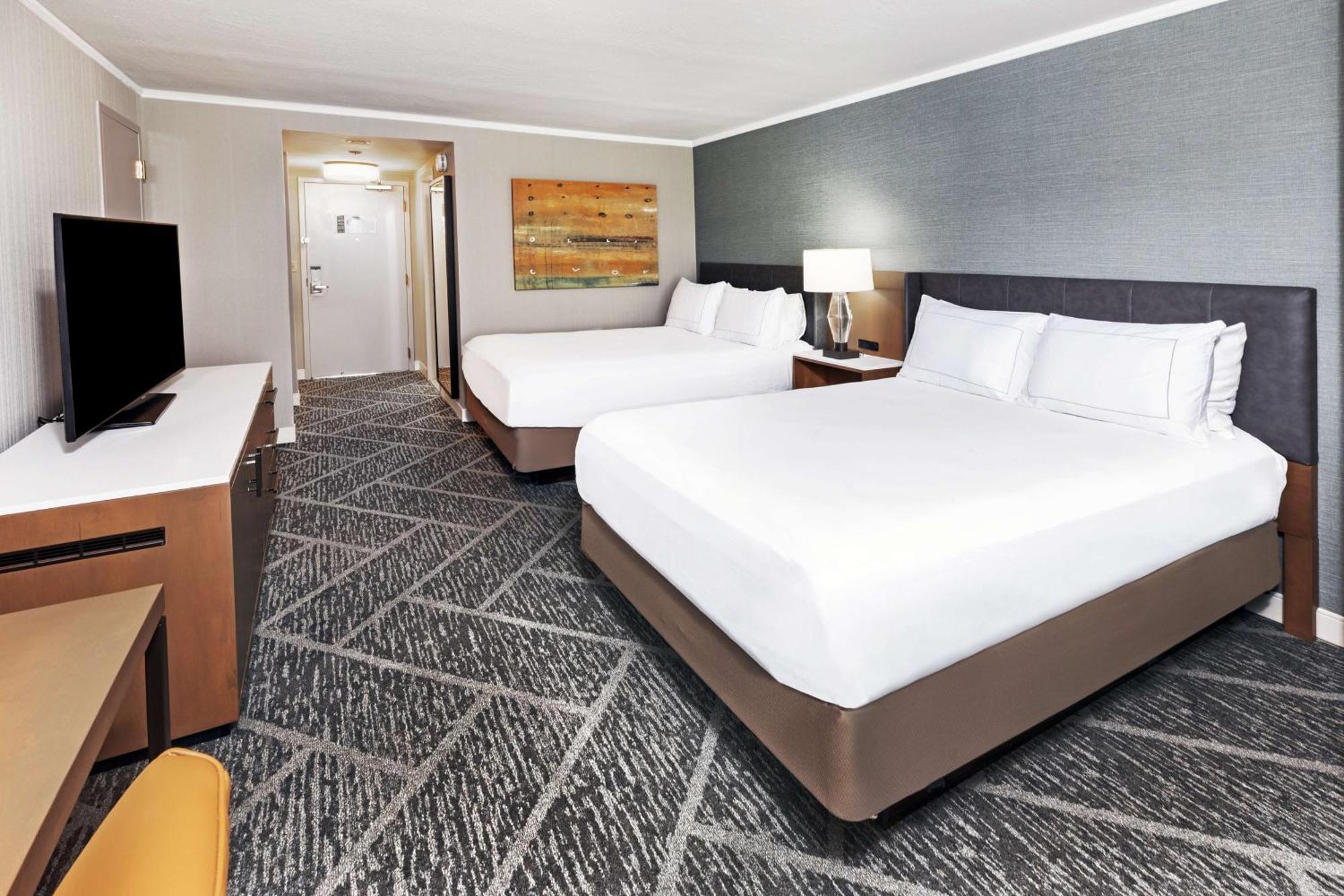 Doubletree By Hilton Tulsa At Warren Place Eksteriør billede
