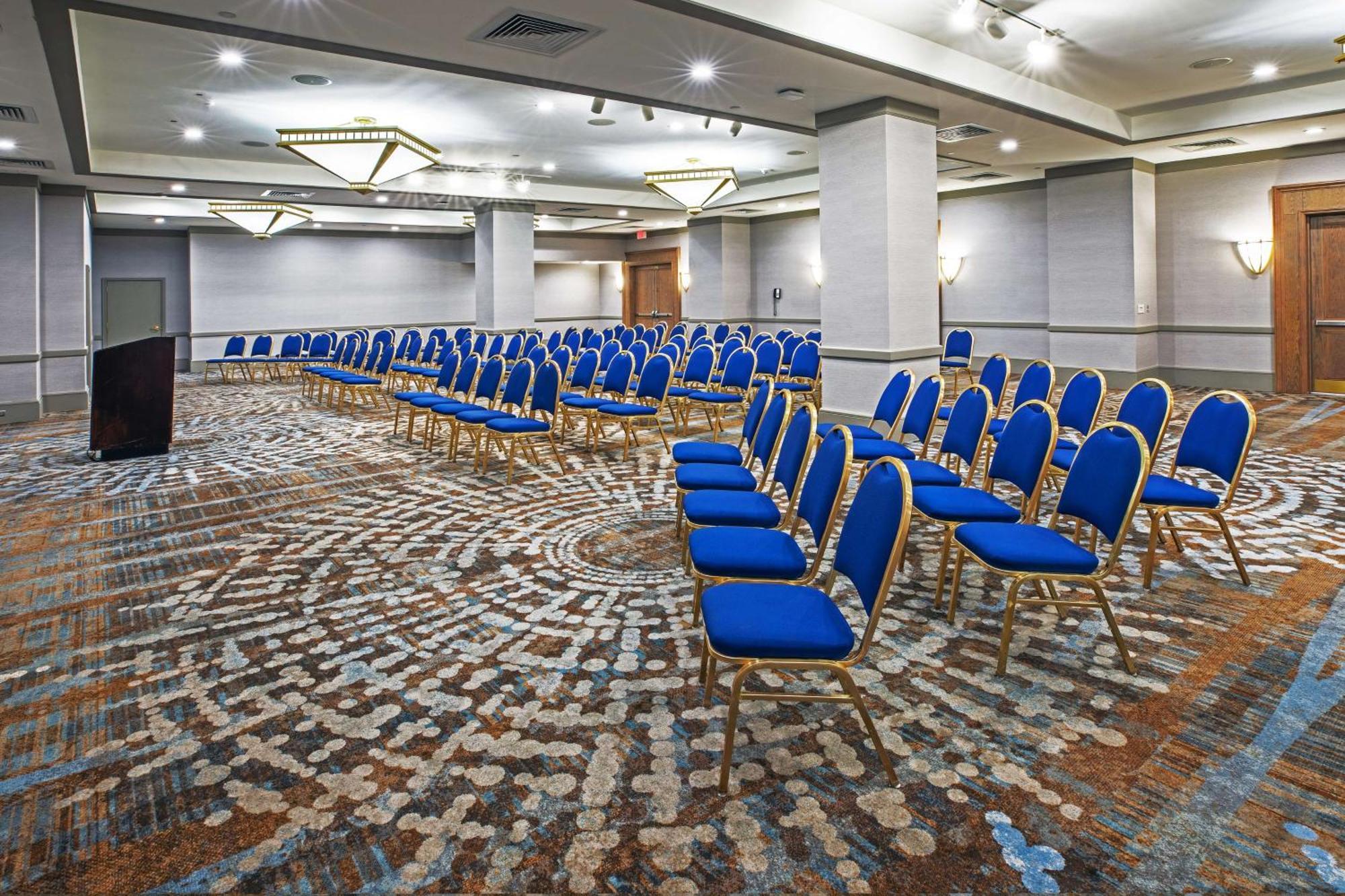 Doubletree By Hilton Tulsa At Warren Place Eksteriør billede