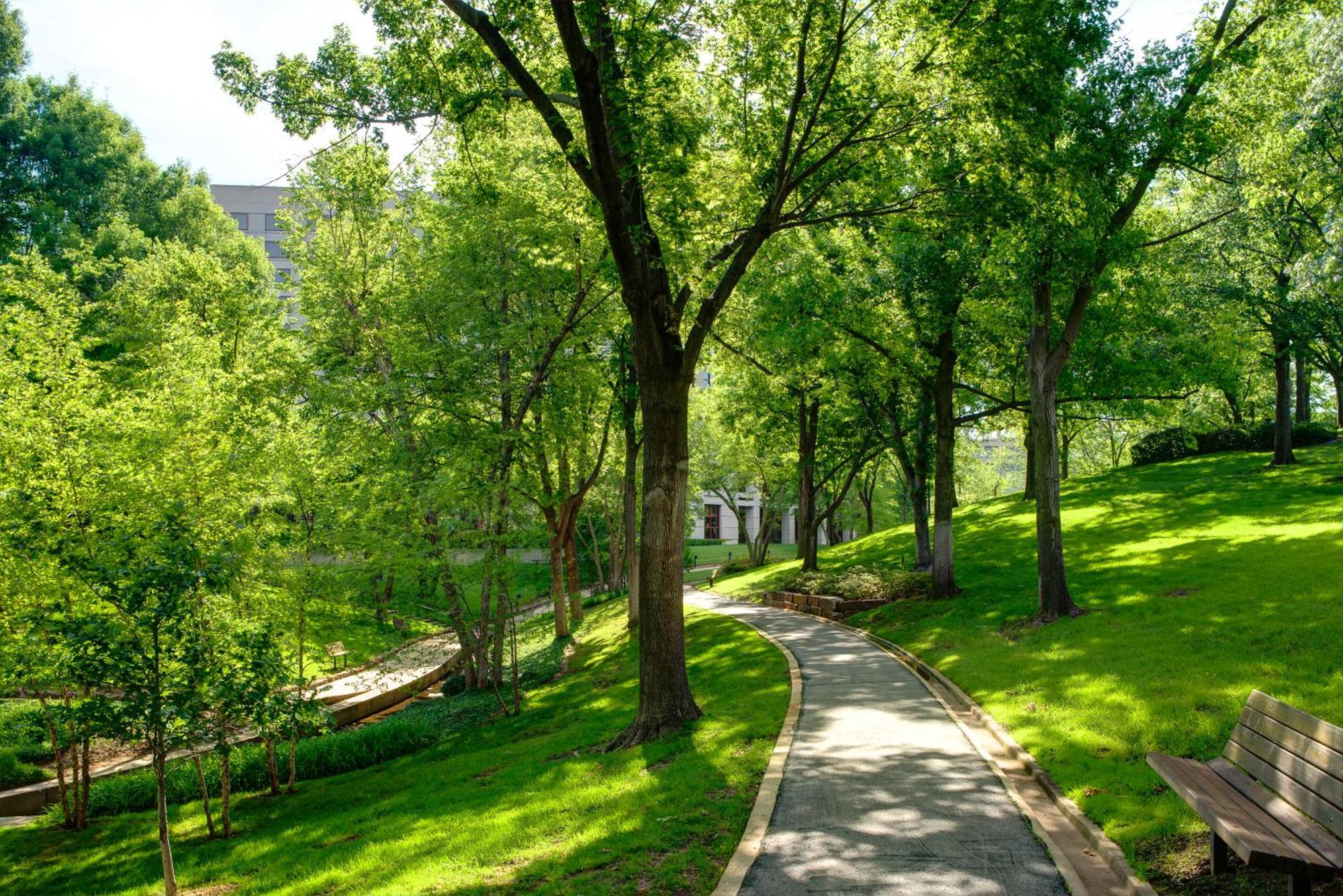 Doubletree By Hilton Tulsa At Warren Place Eksteriør billede